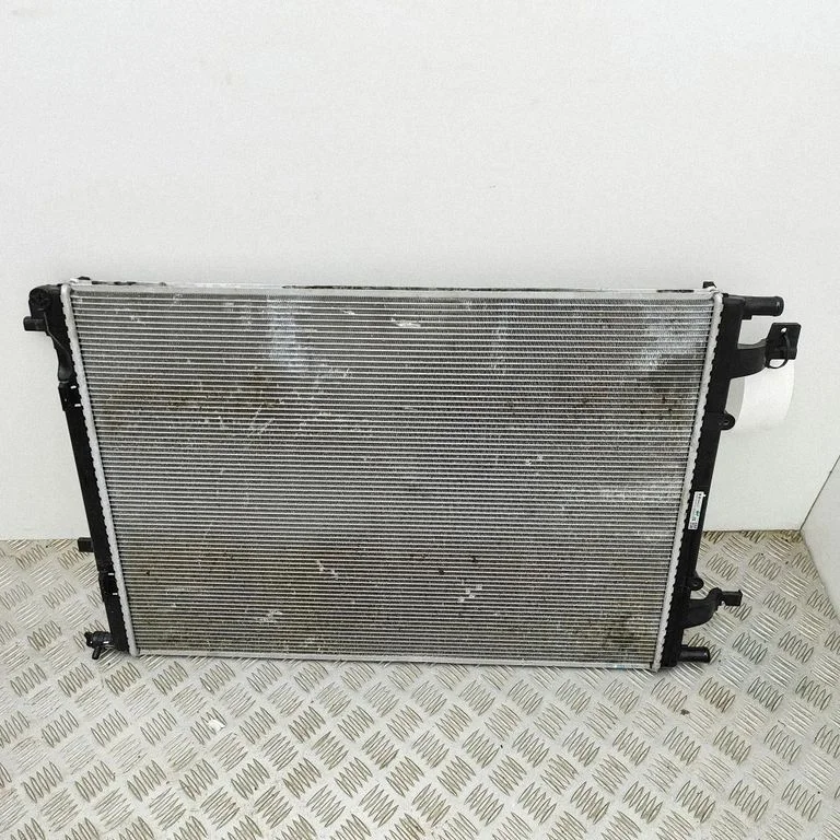 Dzesēšanas šķidruma radiators 214101899R