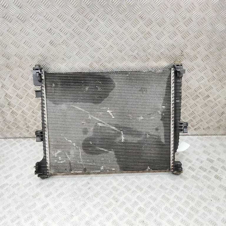 Coolant radiator – Jeep Grand Cherokee (2010-2021)