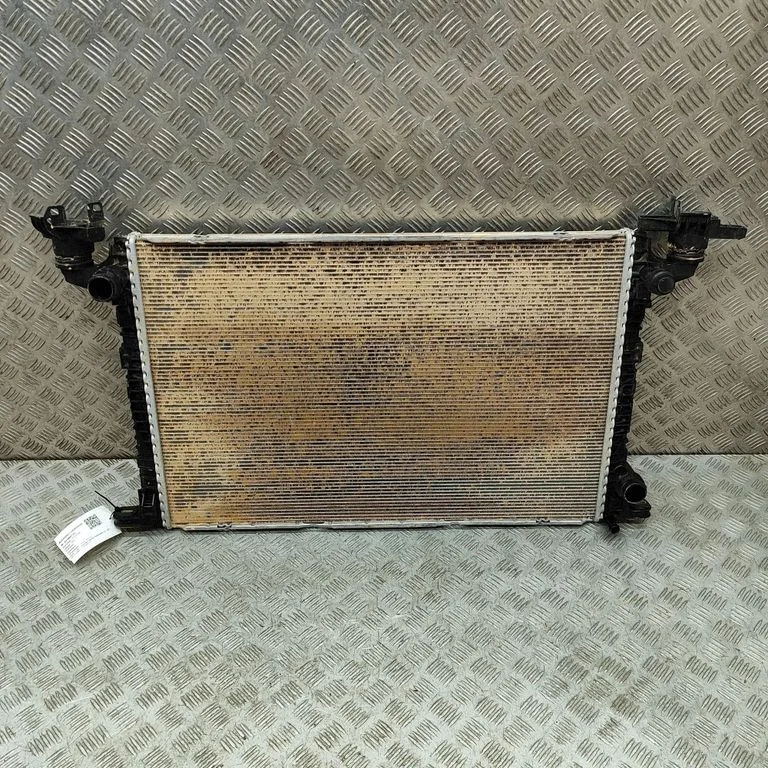 Dzesēšanas šķidruma radiators 8W0121251AA