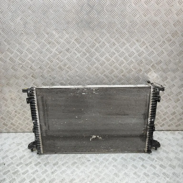 Dzesēšanas šķidruma radiators 8W0121251AK