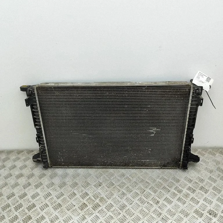Dzesēšanas šķidruma radiators 8W0121251N