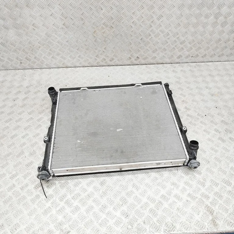 Jahutusvedeliku radiaator MY8361520BA