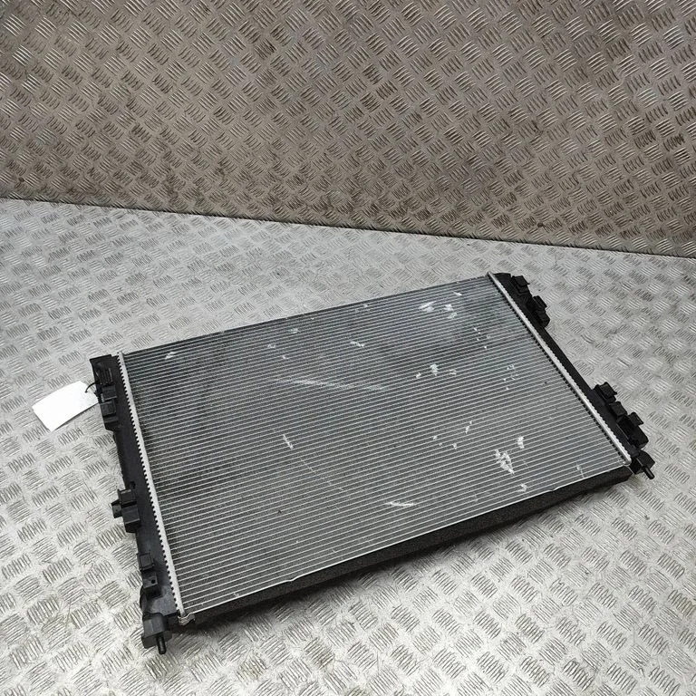 Dzesēšanas šķidruma radiators 214101899R