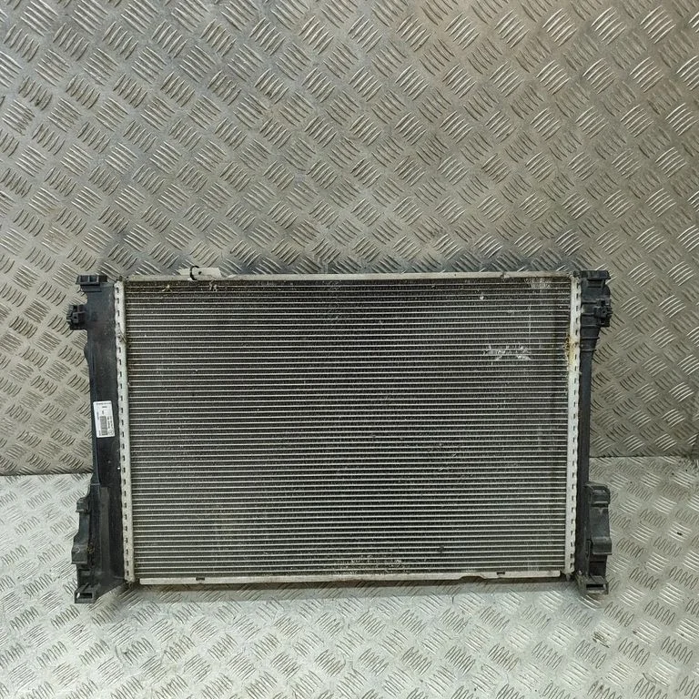 Jahutusvedeliku radiaator – Mercedes-Benz CLS-klass C218 X218 (2011-2017)