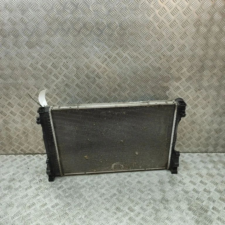 Jahutusvedeliku radiaator – Mercedes-Benz E-klass C207 W207 (2009-2017)