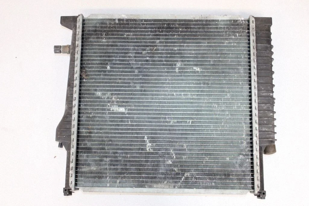 Jahutusvedeliku radiaator 1707922