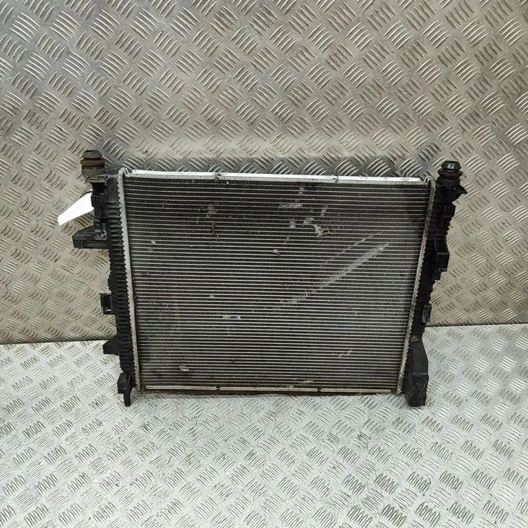 Dzesēšanas šķidruma radiators F1F18005V