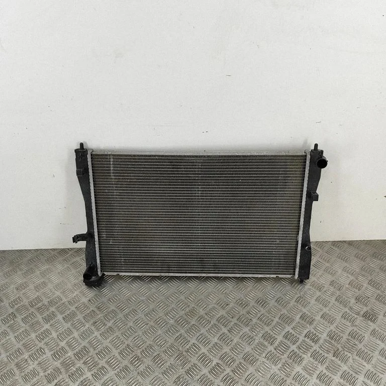 Dzesēšanas šķidruma radiators MN130395
