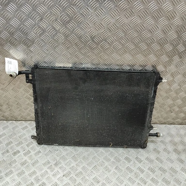 Dzesēšanas šķidruma radiators GJ328K230AA