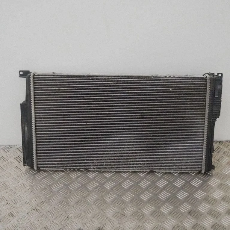 Jahutusvedeliku radiaator – BMW 3-seeria F30 F35 F31 (2012-2018)