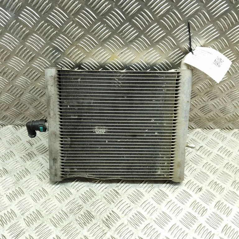Dzesēšanas šķidruma radiators FPLA8D048AA