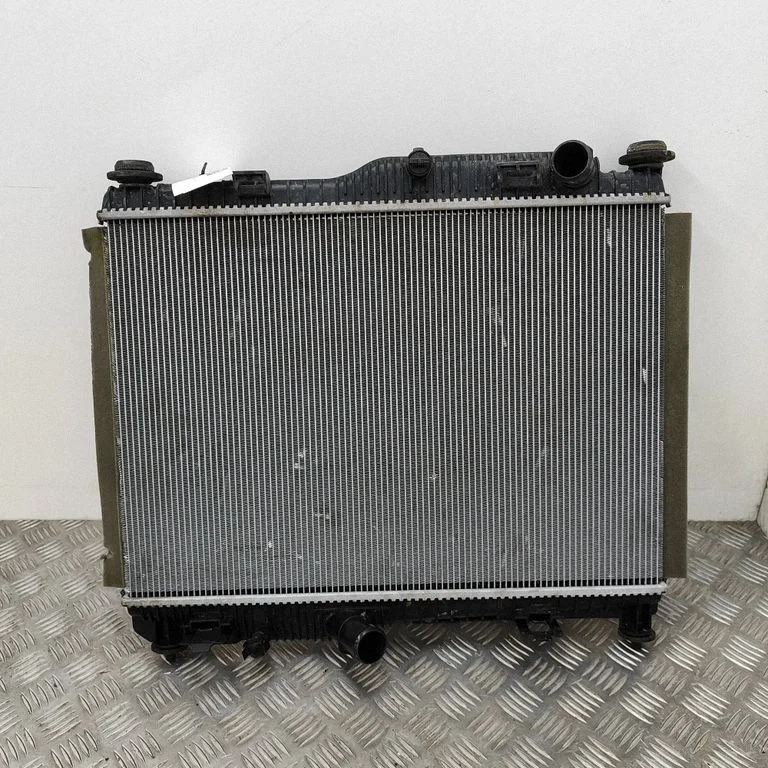 Dzesēšanas šķidruma radiators AUJ7B