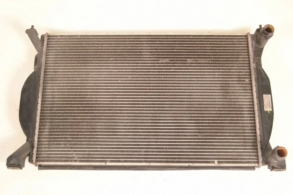 Dzesēšanas šķidruma radiators 8E0121251A