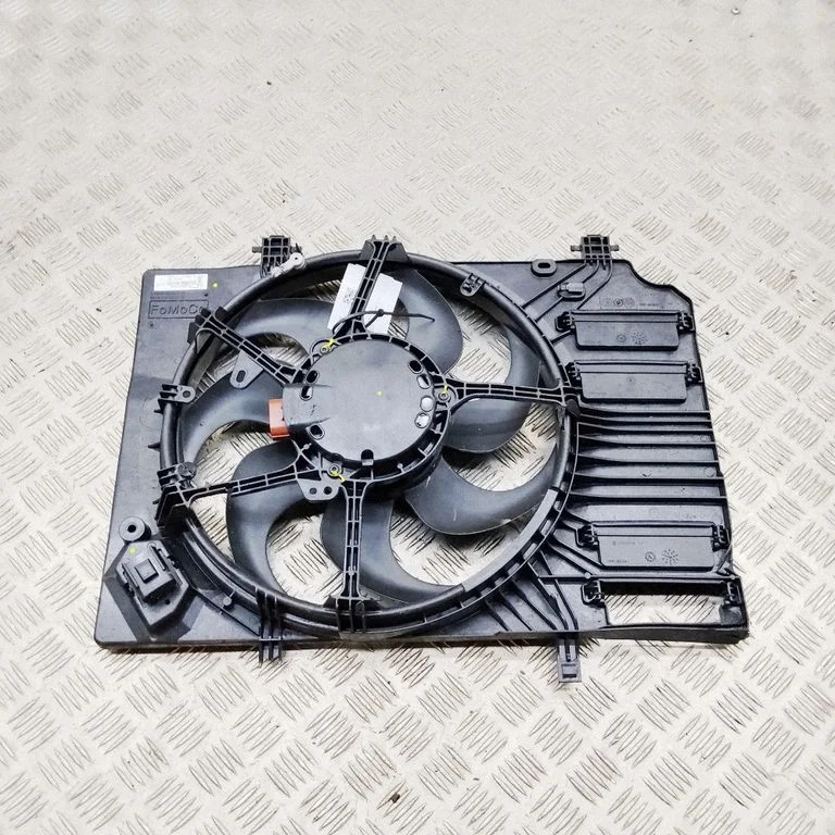 Radiatora ventilatora difuzors M1BG8C607BB