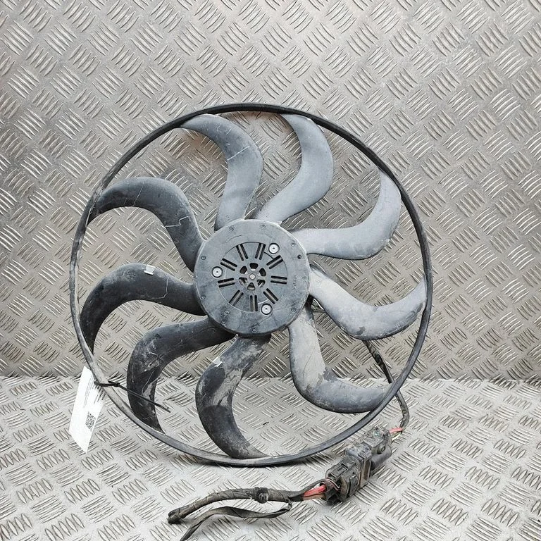Radiator cooling fan shroud 8686171