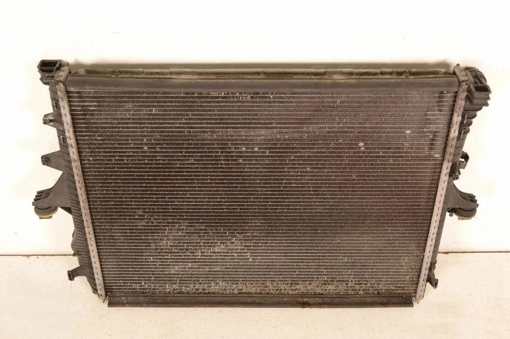 Dzesēšanas šķidruma radiators 7L0121253