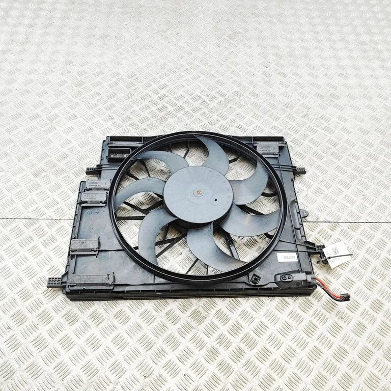 Radiator cooling fan shroud 31657360