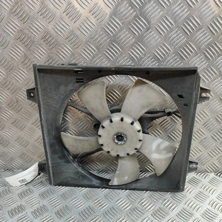 Radiator cooling fan shroud MB356547