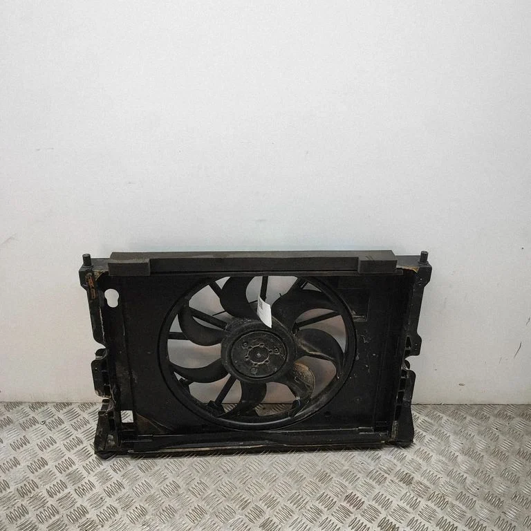 Radiaatori ventilaatori difuusor SC2EM1308010B