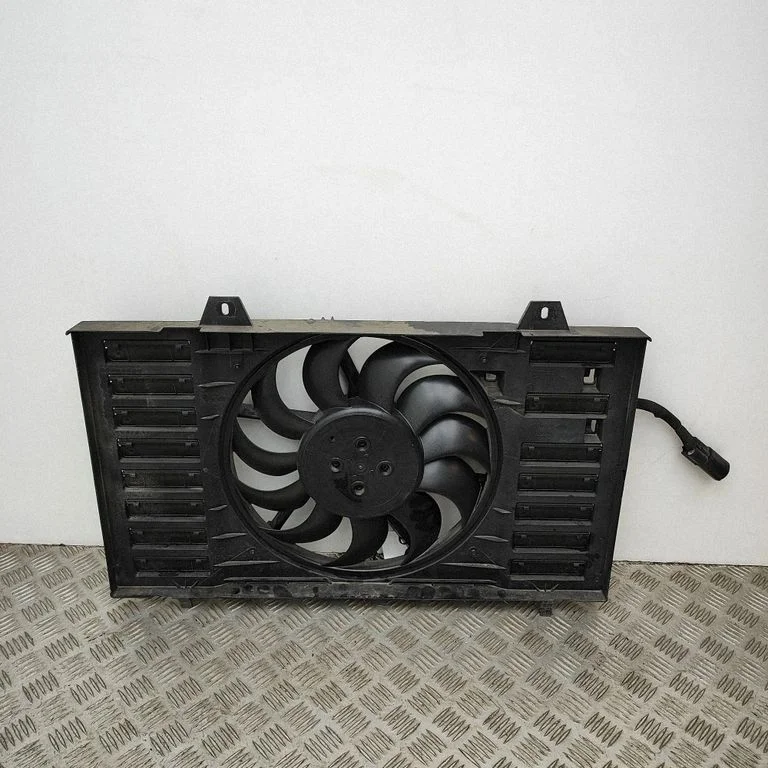 Radiator cooling fan shroud C91823101