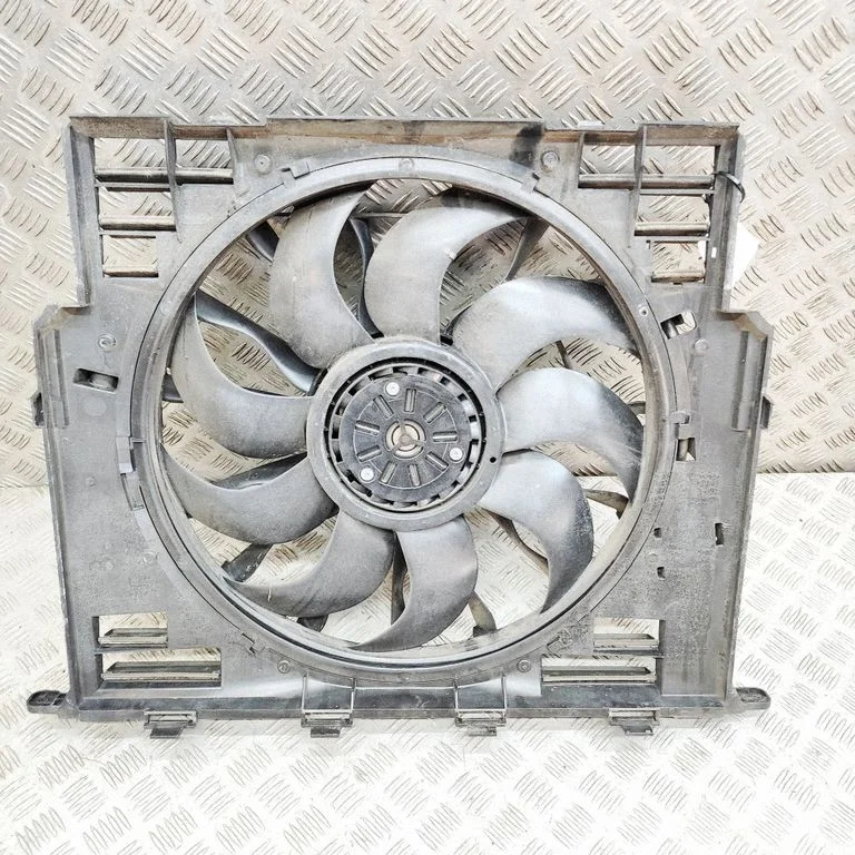 Radiator cooling fan shroud 8472268