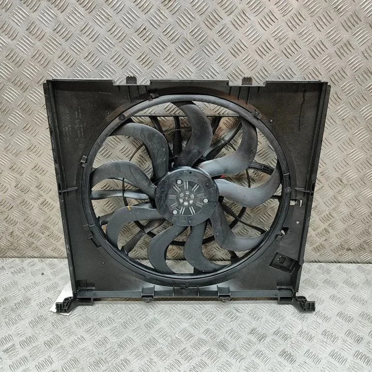 Radiator cooling fan shroud 7925818