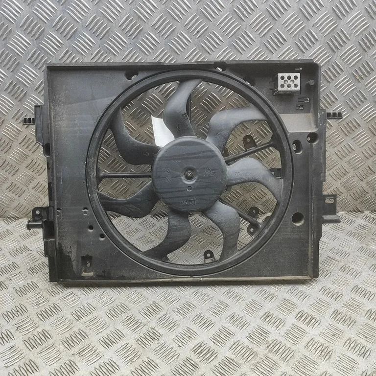 Radiaatori ventilaatori difuusor 255503792R