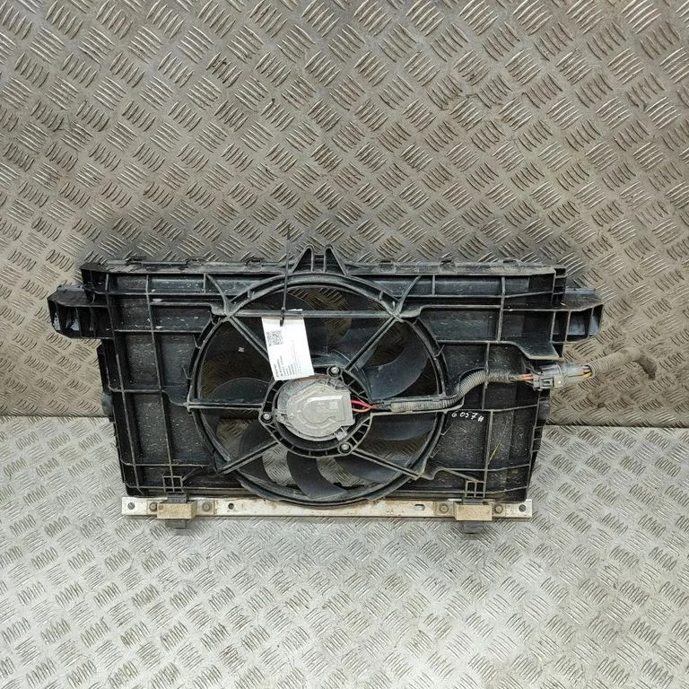 Radiator cooling fan shroud 107708400E
