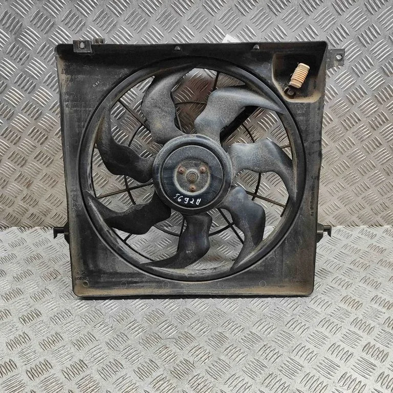Radiator cooling fan shroud 253802B701
