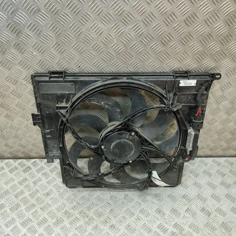 Radiator cooling fan shroud 7608410