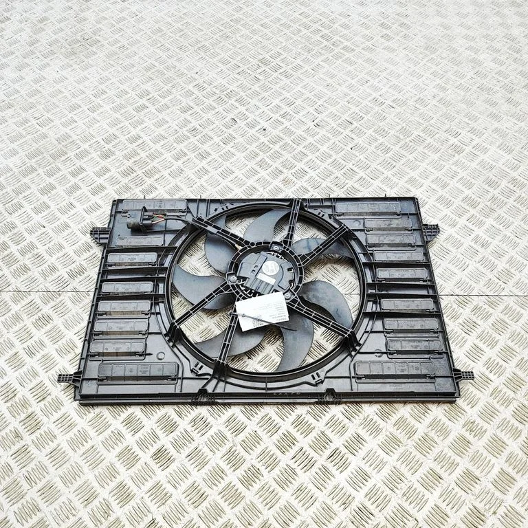 Radiaatori ventilaatori difuusor 8W0121003G