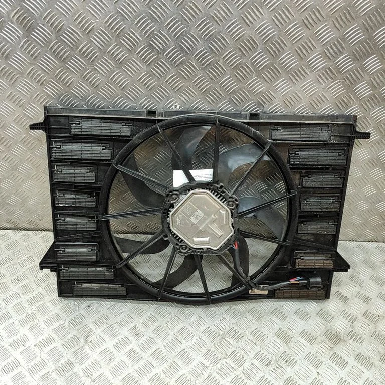 Radiaatori ventilaatori difuusor – Audi Q7 4M (2015-)