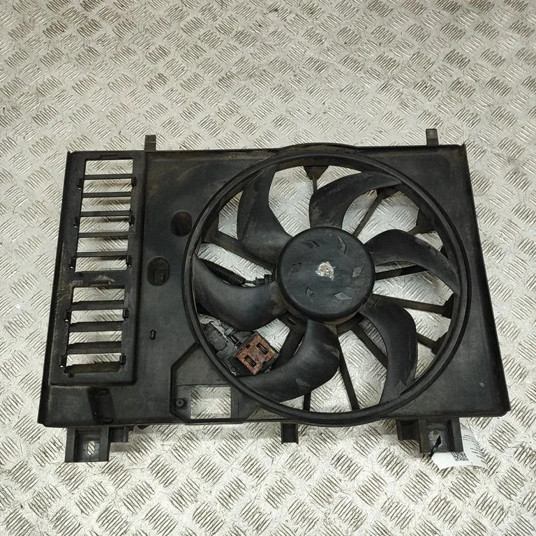 Radiator cooling fan shroud GMV140CEM00