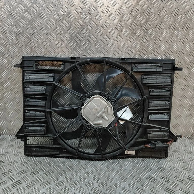 Radiaatori ventilaatori difuusor – Audi Q7 4M (2015-)