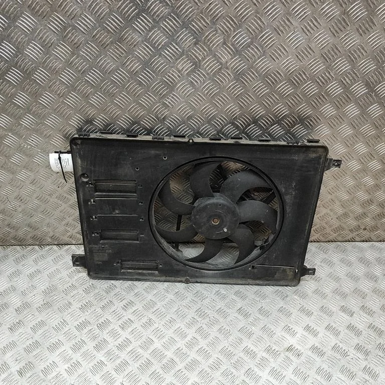 Radiaatori ventilaatori difuusor 8240513