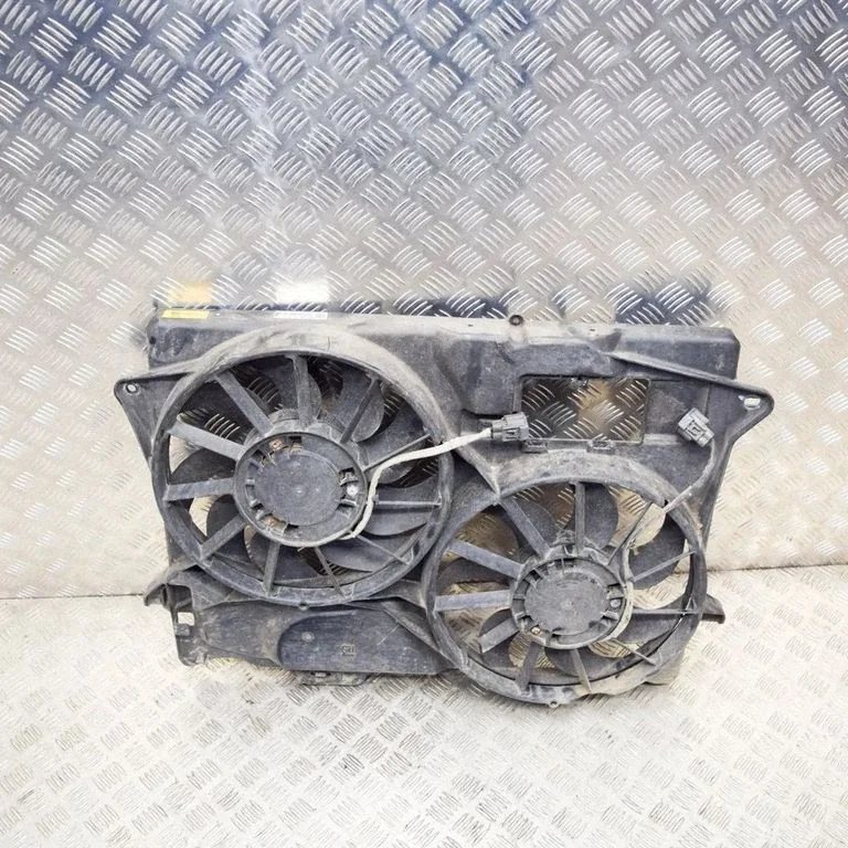 Radiator cooling fan shroud F00S3D2021