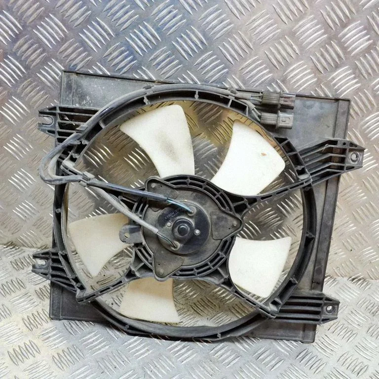 Radiator cooling fan shroud 73662M2513