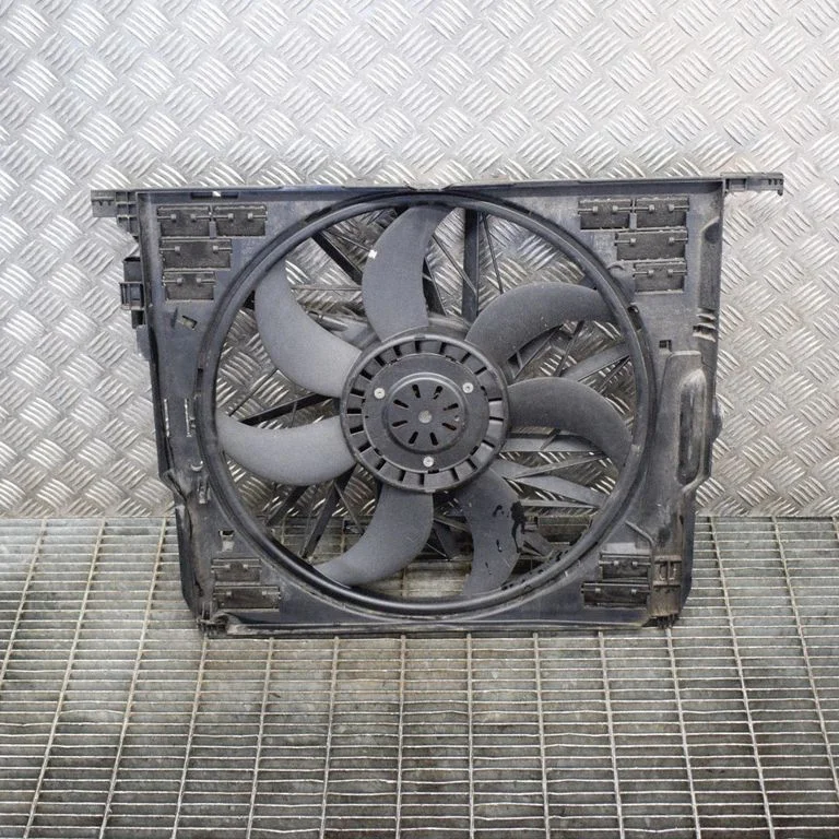 Radiator cooling fan shroud 7575682