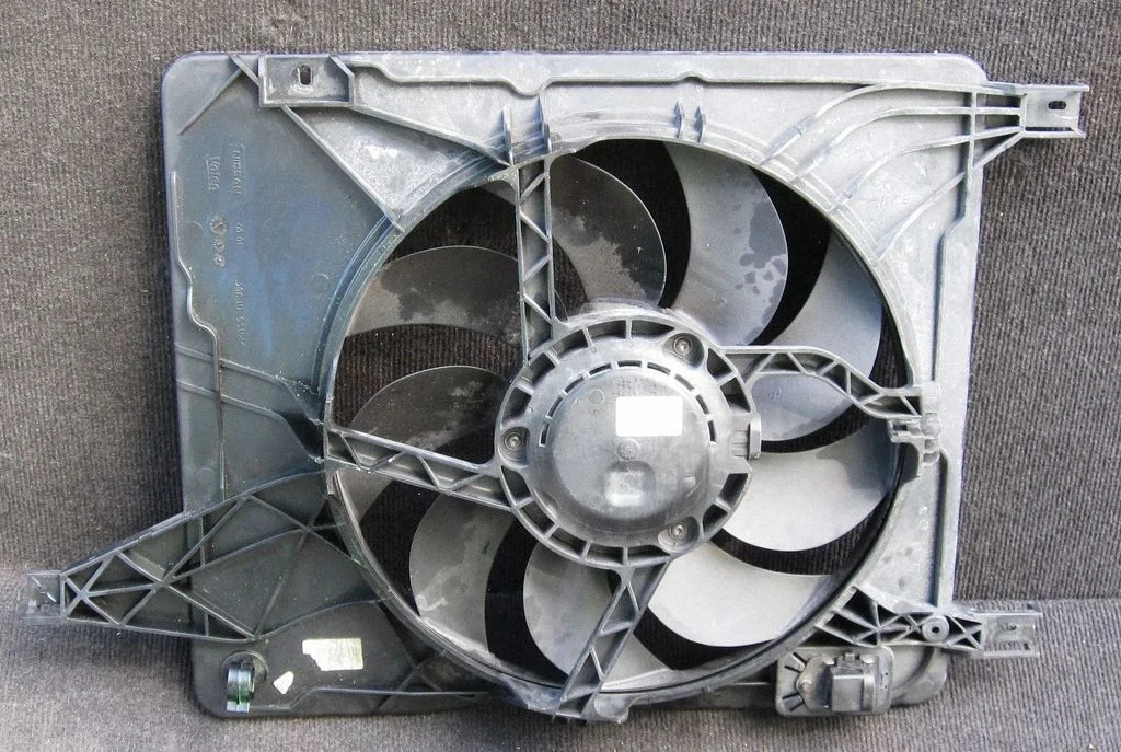 Radiaatori ventilaatori difuusor – Nissan Qashqai+2 (2008-2010)