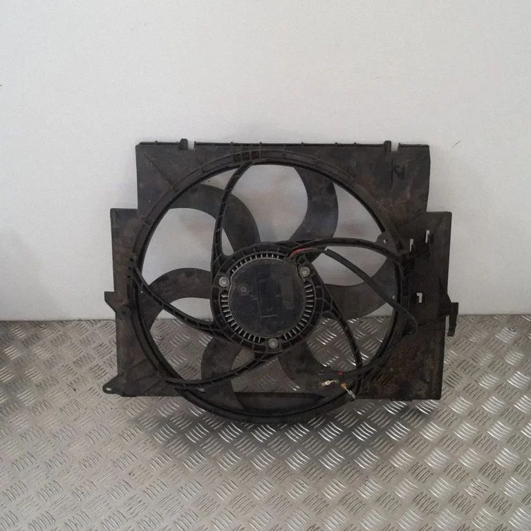 Radiator cooling fan shroud – BMW 3 Series E90 E91 (2005-2012)