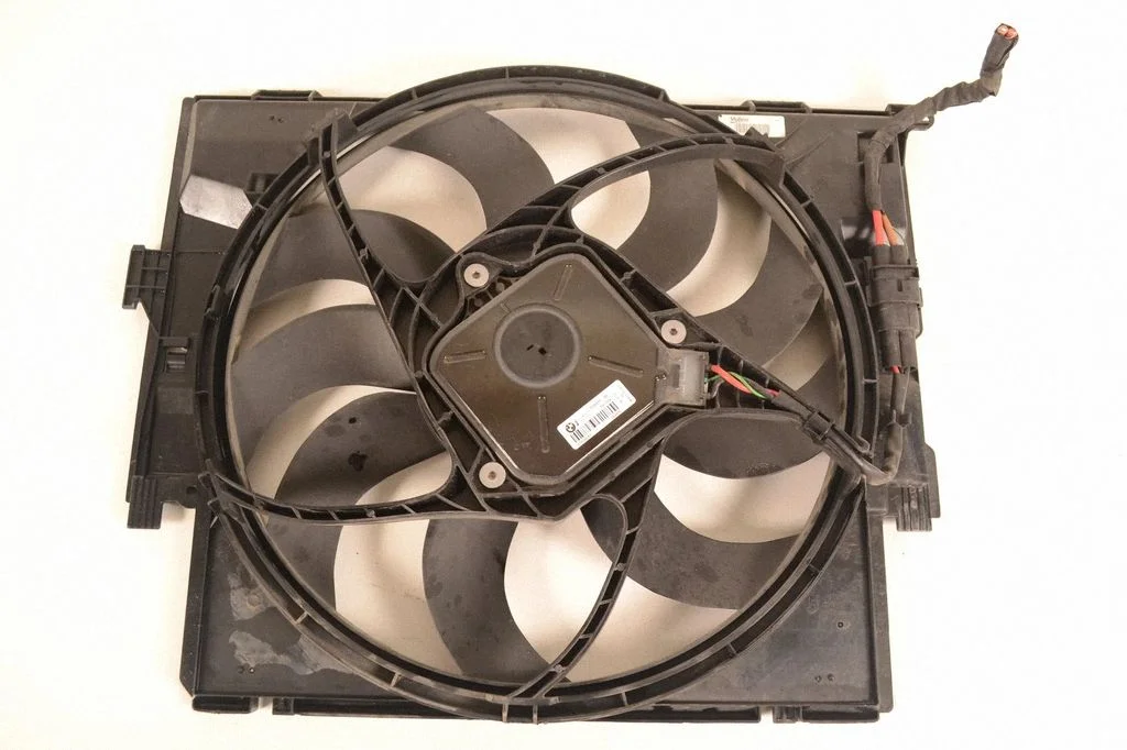 Radiaatori ventilaatori difuusor – BMW 4-seeria F32 F33 (2013-2020)