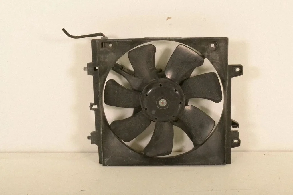 Radiator cooling fan shroud 2M413M0920