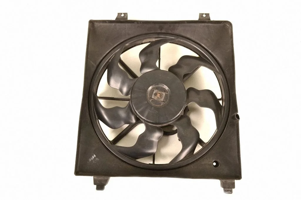 Radiator cooling fan shroud