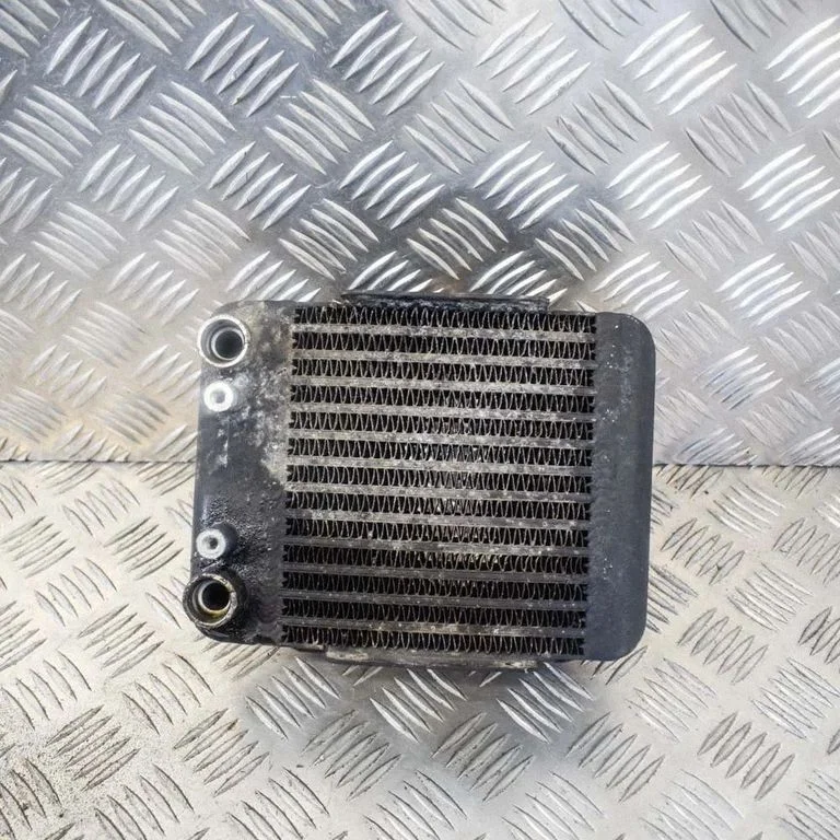 Ātrumkārbas eļļas radiators 4D0317021C