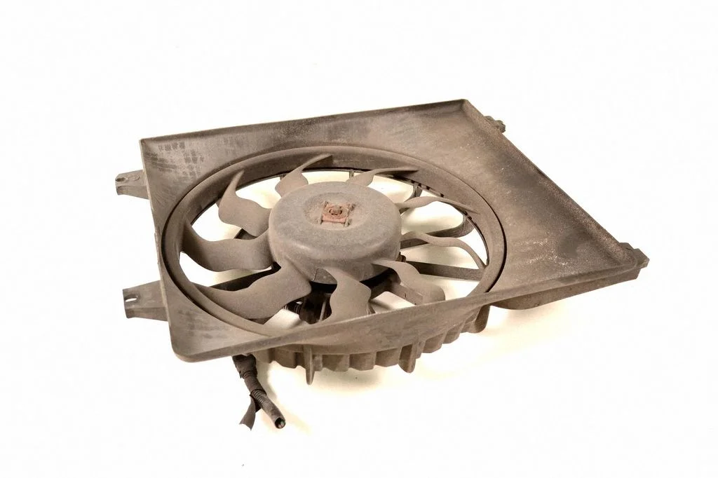 Elektriskais radiatora ventilators – kreisā