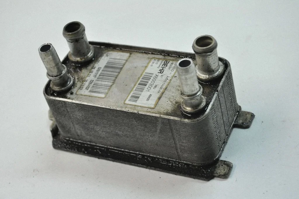 Ātrumkārbas eļļas radiators AW837A095AA
