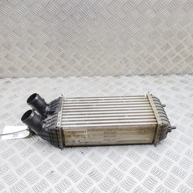 Starpdzesētāja (interkūlera) radiators CV448005