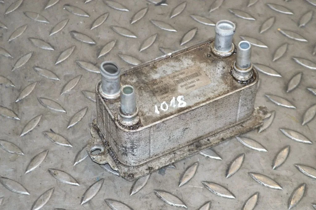Ātrumkārbas eļļas radiators 8W837A095AB