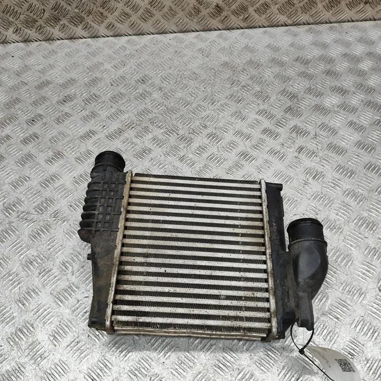 Vahejahuti radiaator 9675627980