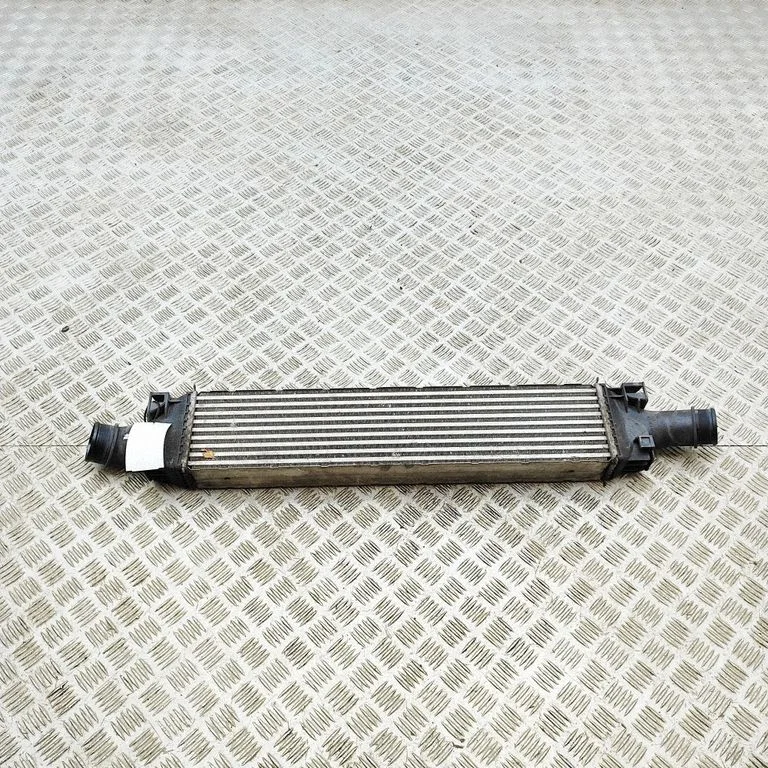 Vahejahuti radiaator 8W0145805AD